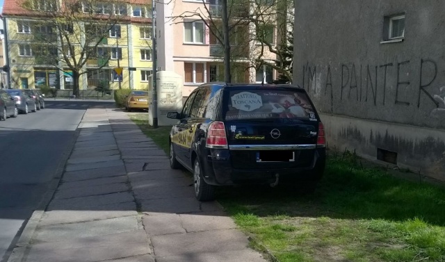 Samochód zaparkowany na ul. Koński Kierat 20.04.2015