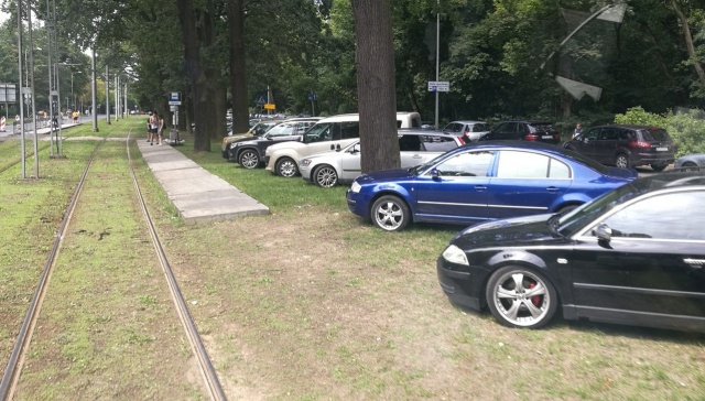 Parkowanie przy Arkonce, fot. Słuchacz, pan Rafał 23.07.2018