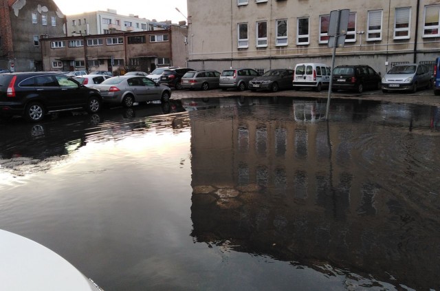 Zalany parking przy ul. Dabrowskiego w Świnoujściu 10.01.2019