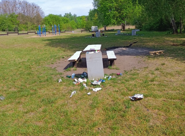 Śmieci w Kijewie, fot. Słuchacz, pan Marek 15.05.2023