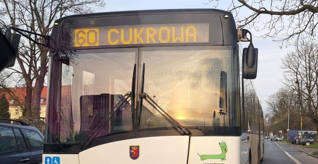 Autobus pod prąd na ul. Łukasińskiego, fot. Słuchacz 19.03.2024