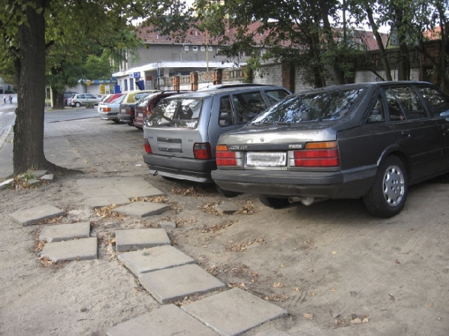 Dziki parking przy ul. Arkońskiej - fot. Słuchacz PRS 04 
