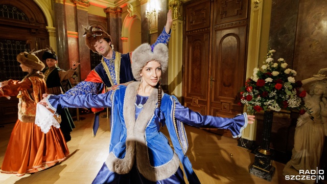 Tancerze Baletu Dworskiego „Cracovia Danza”. Fot. Robert Stachnik Polonez zawładnął Willą Lentza w Szczecinie [POSŁUCHAJ, ZDJĘCIA]