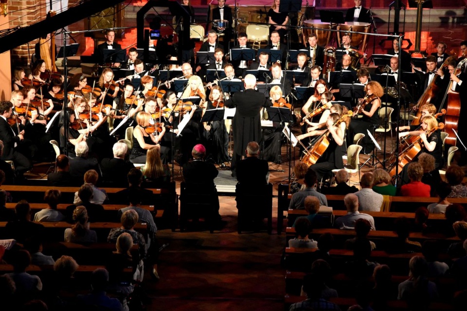 W katedrze szczecińskiej zagrała Orkiestra Narodowej Filharmonii Lwowskiej. XIV Międzynarodowy Festiwal Sacrum Non Profanum. Fot. Jan Olczak