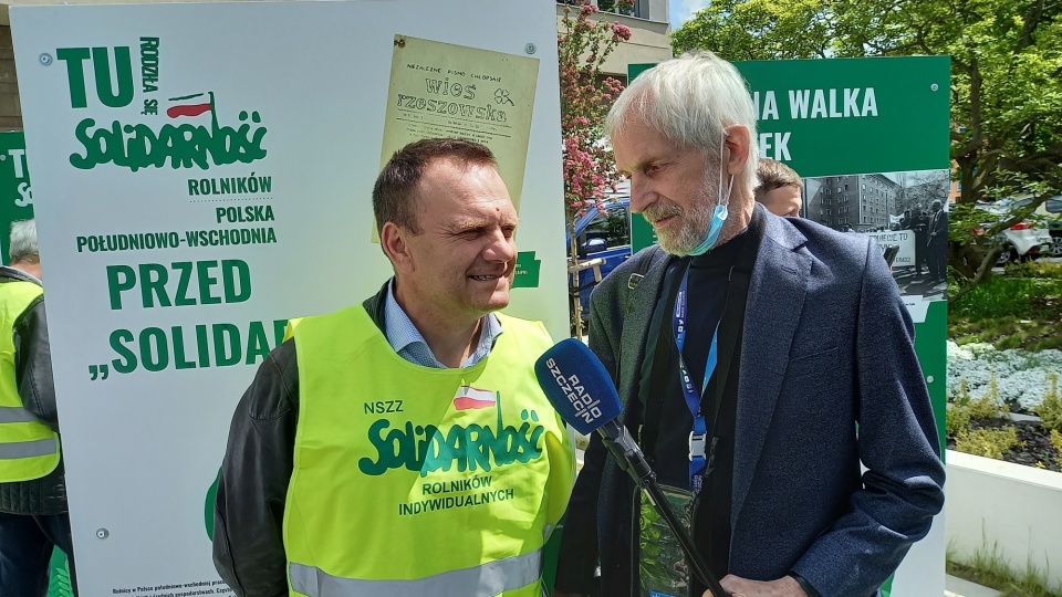 Red. Zdzisław Tararako i Stanisław Barna. Na wystawie poświęconej Solidarności Rolników Indywidualnych. Maj 2021.