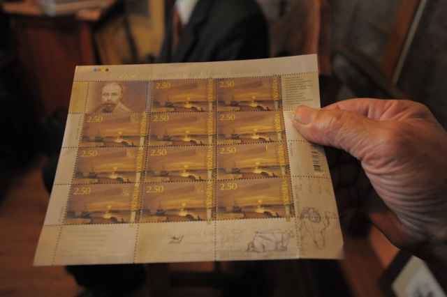 Okolicznościowe znaczki wydane z okazji 200 rocznicy urodzin Szewczenki[fot.Jan Surudo] Rozmowa z Timurem Barotowem o Tarasie Szewczence
