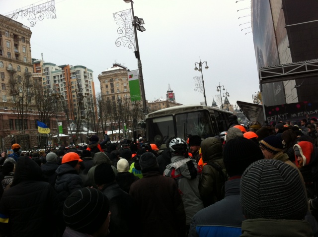 Przyjazd Milicji autobusem manifestacje w Kijowie 11.12.2013 [fot.Julia Sydorowa] Relacja fotograficzna Julii Sydorovej
