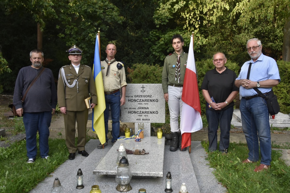 Płomień braterstwa na szczecińskim Cmentarzu Centralnym. (fot. ukraincy.org)
