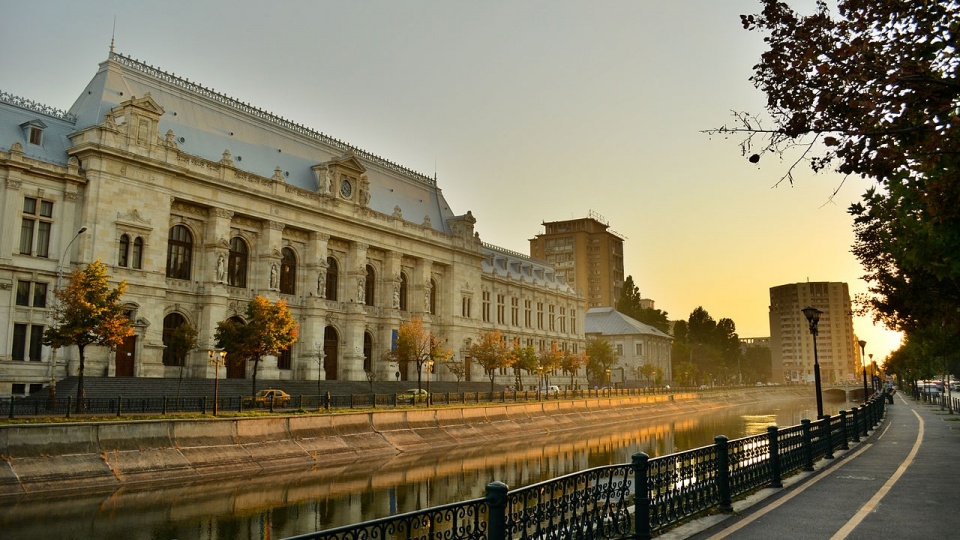Pałac Sprawiedliwości w Bukareszcie. Fot. www.wikipedia.org / Andreiscurei