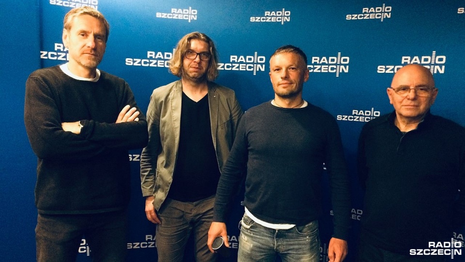 Od lewej: Janusz Adamski, prowadzący Konrad Wojtyła, Waldemar Kowalewski i Roman Weczer. Fot. Wojciech Zagaj [Radio Szczecin]