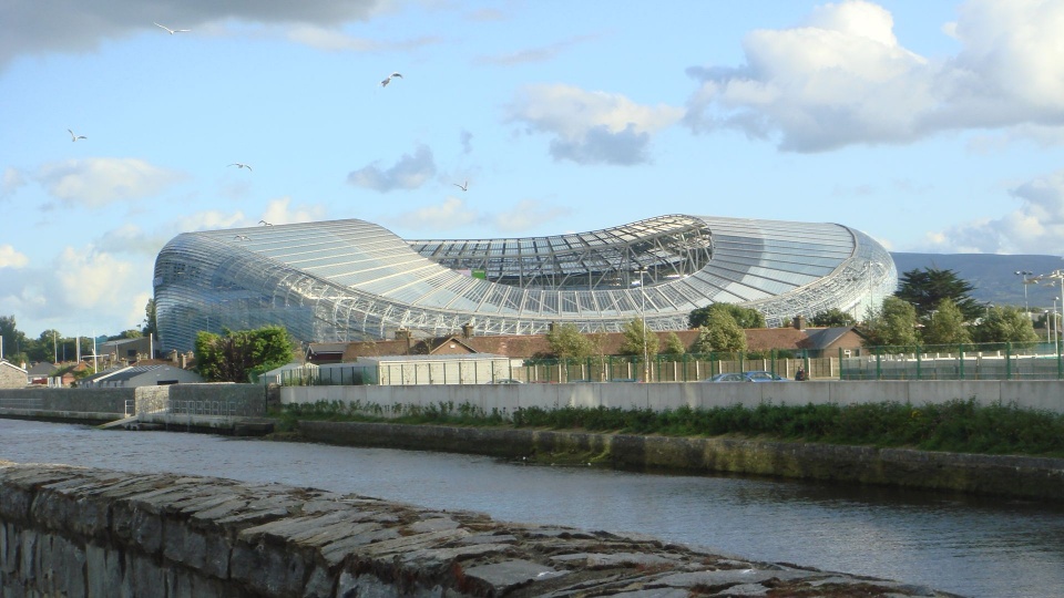 Aviva Stadium położony w Dublinie, stolicy Irlandii. Fot. www.wikipedia.org / Tarafuku10
