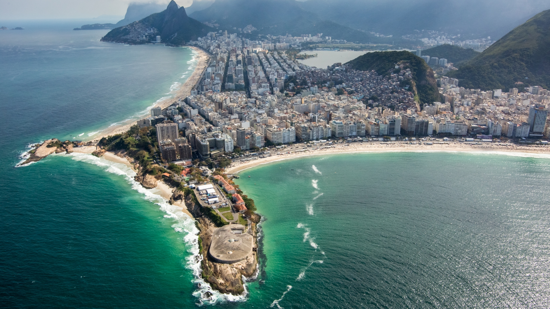 Copacabana z obiektami olimpijskimi. Fot. www.wikipedia.org / Gabriel Heusi/Brasil2016.gov.br