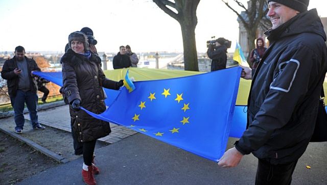 Fot. Łukasz Szełemej [Radio Szczecin] "Ukraina chce do Europy". Demonstracja w Szczecinie [ZDJĘCIA, WIDEO]
