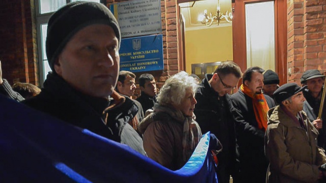 Fot. Jarosław Gaszyński W Szczecinie pokazali poparcie dla demonstrujących w Kijowie [WIDEO, DUŻO ZDJĘĆ]