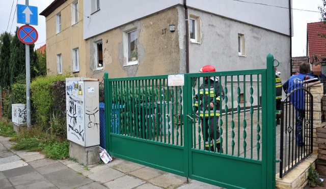 Jedna osoba została ranna w wybuchu gazu przy ulicy Różanej w Szczecinie. Fot. Łukasz Szełemej [Radio Szczecin] Wybuch gazu na Gumieńcach