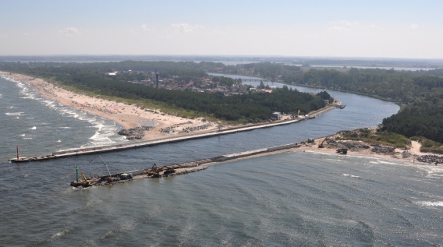 Po roku prac kończy się modernizacja falochronów ochraniających port w Dziwnowie. Fot. Urząd Morski w Szczecinie. To był największy remont od stu lat [ZDJĘCIA]