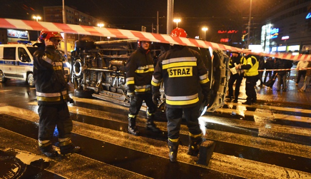 Wypadek w centrum Szczecina. Auto uderzyło w karetkę pogotowia [ZDJĘCIA]
