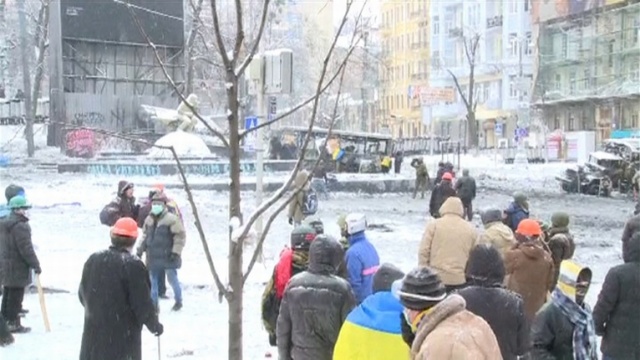 Nowe barykady na Majdanie. Kijów wciąż wrze [WIDEO]