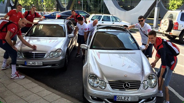 Polscy koszykarze kradną niemieckie samochody. Jest reakcja na słowa spikera