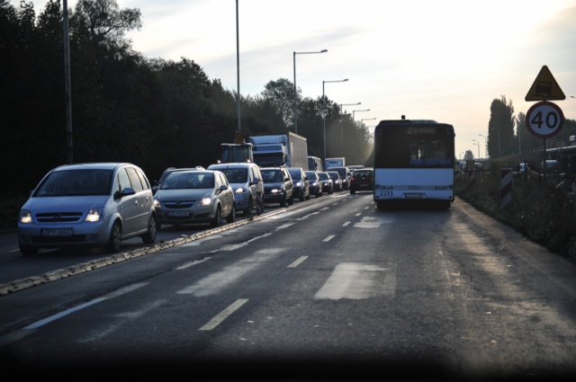 Stłuczka na Gdańskiej. Kierowcy utknęli w gigantycznym korku [NOWE, WIDEO]