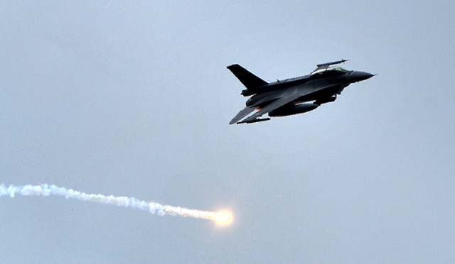 F-16 na niebie. Manewry NATO w Drawsku [ZDJĘCIA]