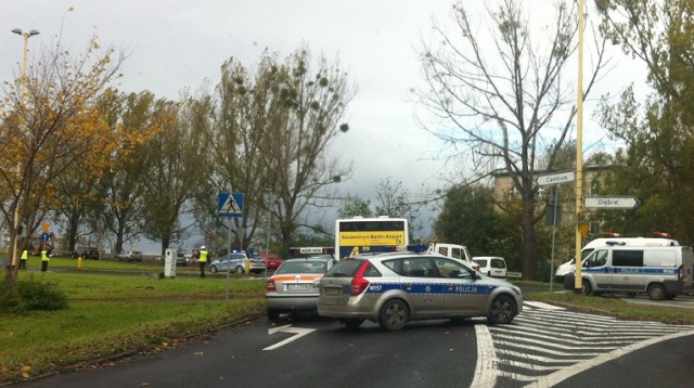 Wypadek autobusu na skrzyżowaniu ulic Przestrzennej i Eskadrowej w Szczecinie