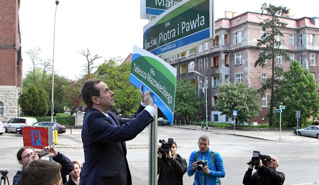 Blisko rok trwa montowanie tabliczek na ulicy imienia Tadeusza Mazowieckiego
