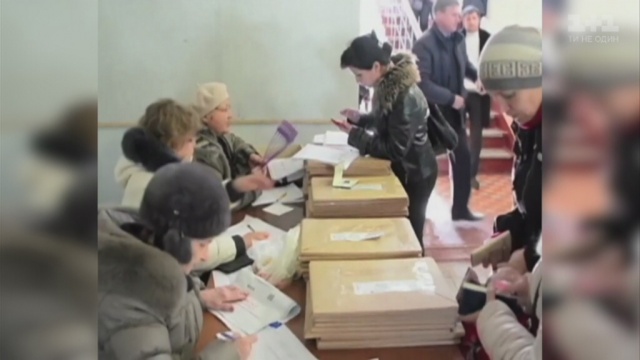 Ukraińcy wybierają parlament. Mieszkańcy Donbasu zastraszeni [WIDEO]