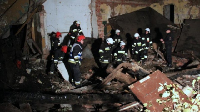 Strażacy znaleźli ciało mężczyzny pod gruzami budynku