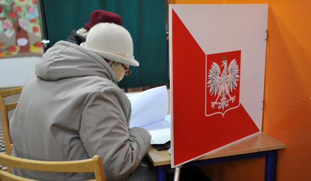Wybory samorządowe w Polsce. Trwa głosowanie [ZDJĘCIA]