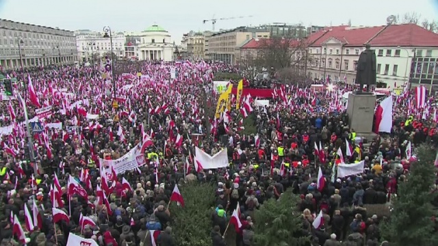Tysiące ludzi przeszło ulicami Warszawy. Kaczyński: To marsz obywatelski