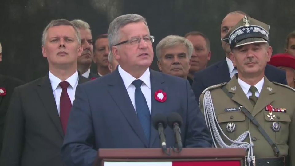 Będziemy domagać się wzmocnienia wschodniej flanki NATO przez obecność żołnierzy z innych krajów - tak mówił prezydent Bronisław Komorowski podczas piątkowych uroczystości z okazji Święta Wojska Polskiego w Warszawie. Fot. TVN24/x-news