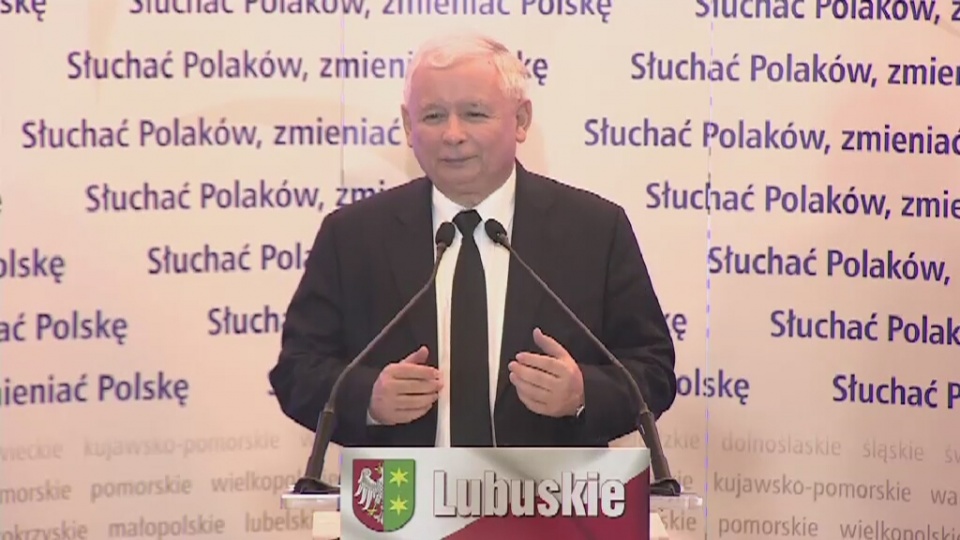 Podczas konwencji PiS w Gorzowie Wielkopolskim prezes partii Jarosław Kaczyński powiedział, że sukces piłkarzy jest dowodem na to, że nie ma przeszkód nie do pokonania. Fot. TVN24/x-news