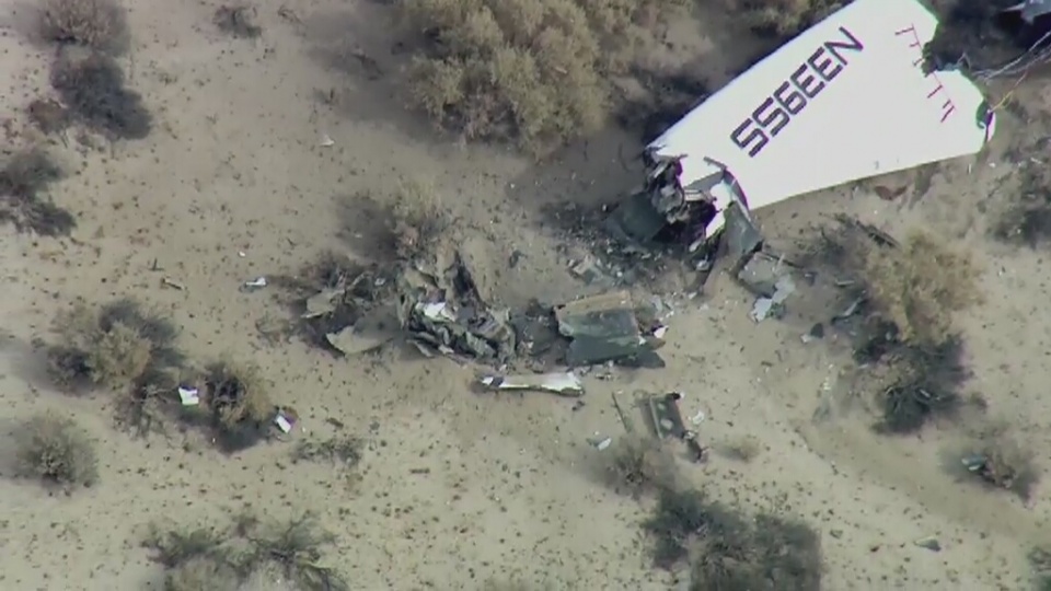 Statek kosmiczny SpaceShipTwo eksplodował podczas lotu testowego. Fot. CNN Newsource/x-news