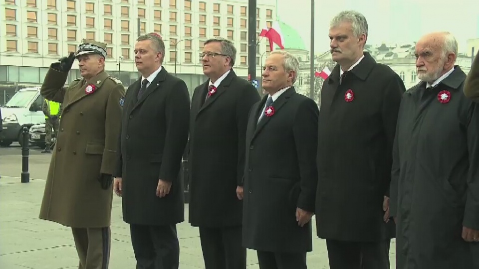 Rodzina jest jednym z elementów wzoru na trwałą niepodległość Polski - tak mówił prezydent Bronisław Komorowski na placu Piłsudskiego w Warszawie. Fot. TVN24/x-news