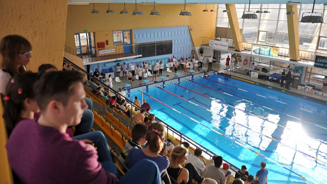 Blisko 160 osób wystartowało w XII Regionalnym Mityngu Pływackim Olimpiad Specjalnych w Szczecinie. Fot. Łukasz Szełemej [Radio Szczecin] Młodzi pływacy na SDS-ie. Walczyli nie tylko o zwycięstwo [ZDJĘCIA, WIDEO]