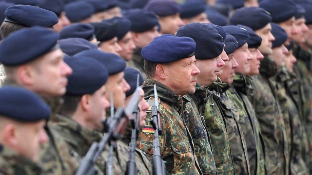 Fot. Łukasz Szełemej [Radio Szczecin] Wojskowi NATO świętowali na Wałach. "Rośnie znaczenie jednostki" [ZDJĘCIA, WIDEO]