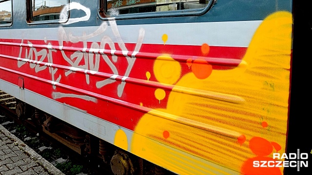 Pociąg zdewastowany przez wandali. Fot. Jarosław Gaszyński [Radio Szczecin] Trzy pociągi zdewastowane przez wandali [ZDJĘCIA, WIDEO]
