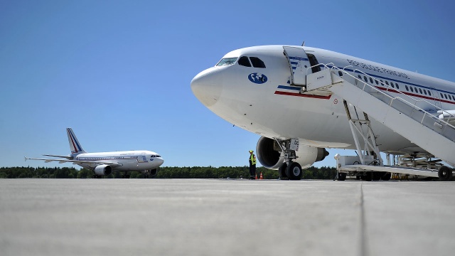 Na płycie portu lotniczego Szczecin-Goleniów wylądowały dwa Airbusy A-310. Fot. Łukasz Szełemej [Radio Szczecin] Dwa olbrzymy wylądowały w Goleniowie [WIDEO, ZDJĘCIA]