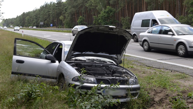 Dwie osoby zostały ranne w wypadku na drodze S3 na wysokości Węzła Rzęśnica. Fot. Piotr Sawiński [Radio Szczecin] Wypadek na S3. Dwie osoby ranne [ZDJĘCIA, WIDEO]