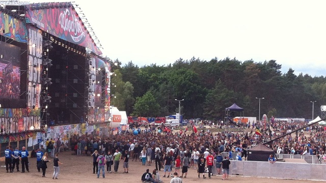 Festiwal Woodstock to największa impreza muzyczna w Europie. Fot. Paweł Domański [Radio Szczecin] Zwycięzca Rajdu Dakar pozdrawia z Woodstocku szczecińskiego wolontariusza [ZDJĘCIA]