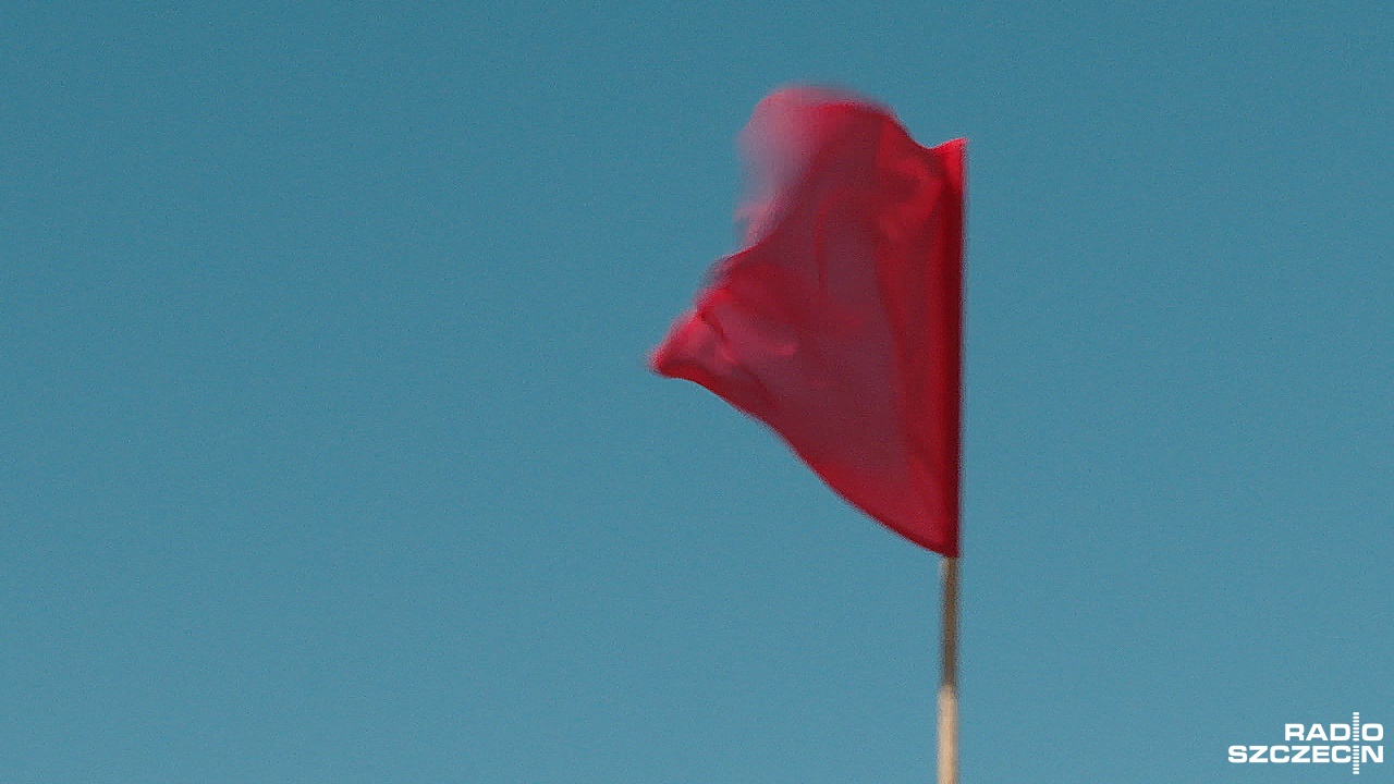 Czerwone flagi na kąpieliskach w Świnoujściu