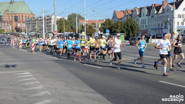 Fot. Jarosław Gaszyński [Radio Szczecin] Szczecinianie zwycięzcami maratonu w Szczecinie [WIDEO, DUŻO ZDJĘĆ]