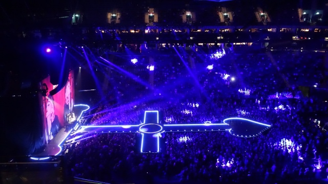 Kilkanaście tysięcy osób bawiło się we wtorkowy wieczór na koncercie Madonny w Berlinie. Fot. Paulina Sawicka [Radio Szczecin] Wieczór z królową popu. "Była moc" [ZDJĘCIA]