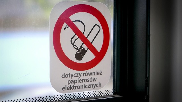 Zakaz palenia e-papierosów w szczecińskiej komunikacji miejskiej