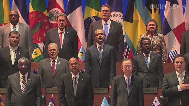 Szczyt obu Ameryk w Panamie. Obama i Castro uścisnęli sobie dłonie