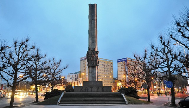 Patowa sytuacja w sprawie pomnika na Placu Żołnierza