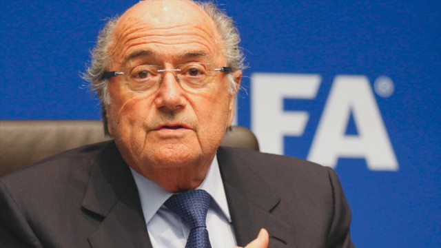 Prezydenci FIFA i UEFA zawieszeni [WIDEO]