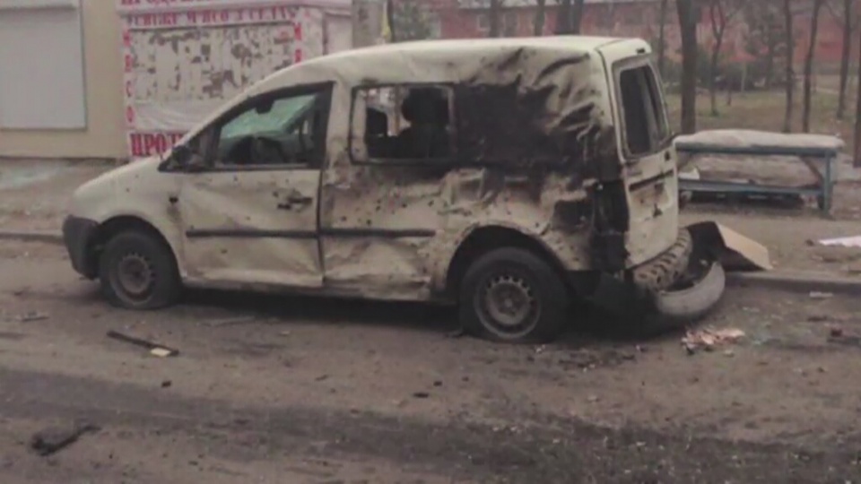 Kilkadziesiąt ofiar ostrzału osiedla w Mariupolu na Ukrainie. Fot. CNN Newsource/x-news