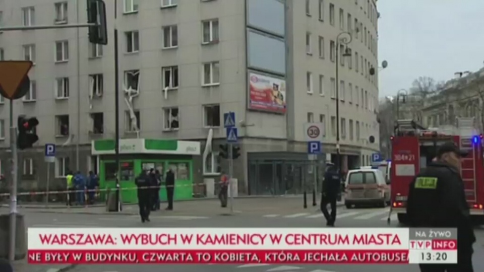 Cztery osoby zostały ranne w wybuchu, do jakiego doszło w poniedziałek w kamienicy w centrum Warszawy. Fot. TVP/x-news